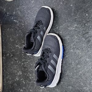 Kids 10 adidas sneaker